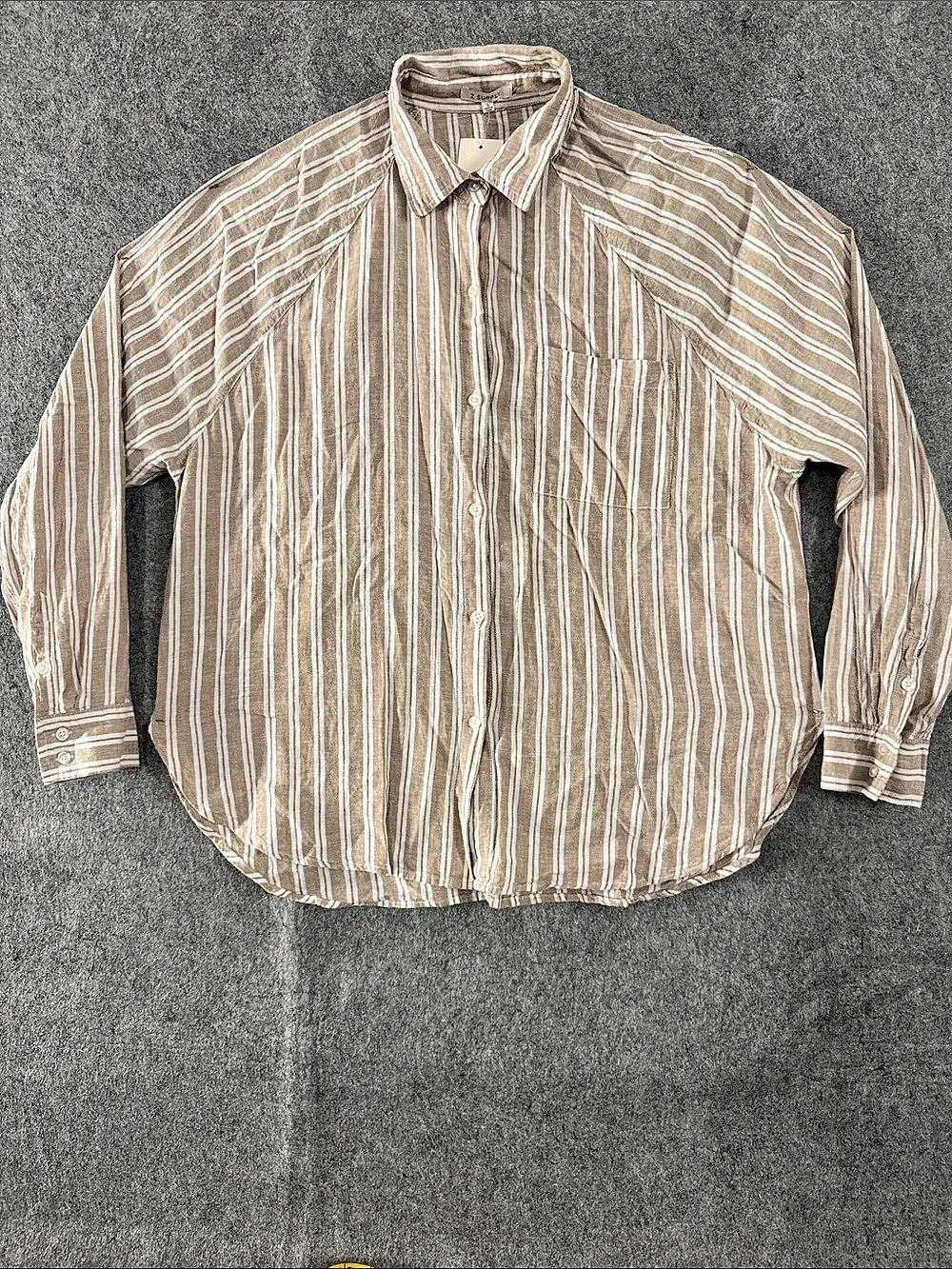 Evereve Striped Linen Blend Button Down in Brown & White Size Medium